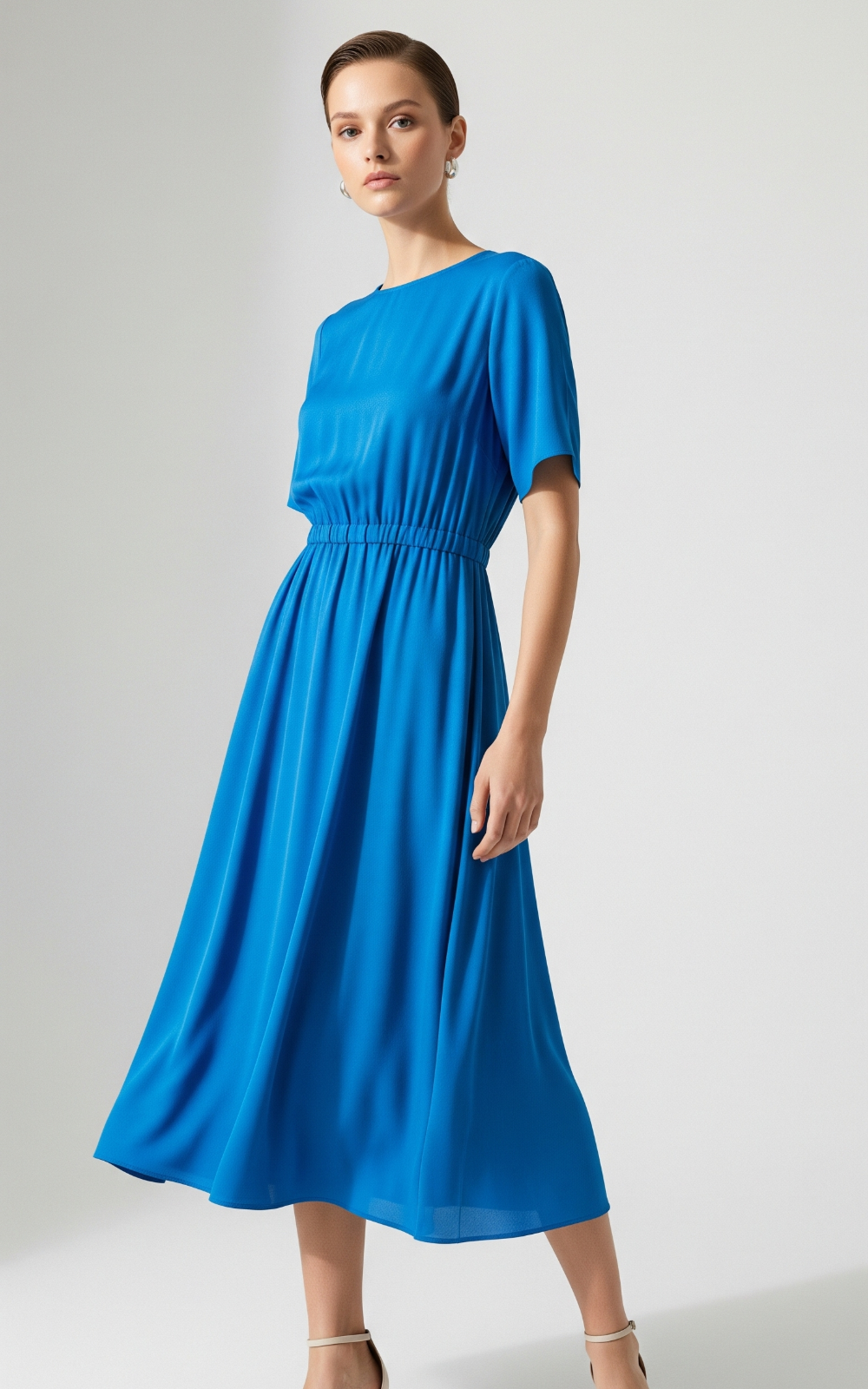 Vestido com fenda transpassado azul marinho